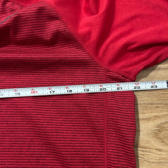 Nike Boys large Red Hooded Long Sleeve dri fit Shirt - Picture 7 of 9